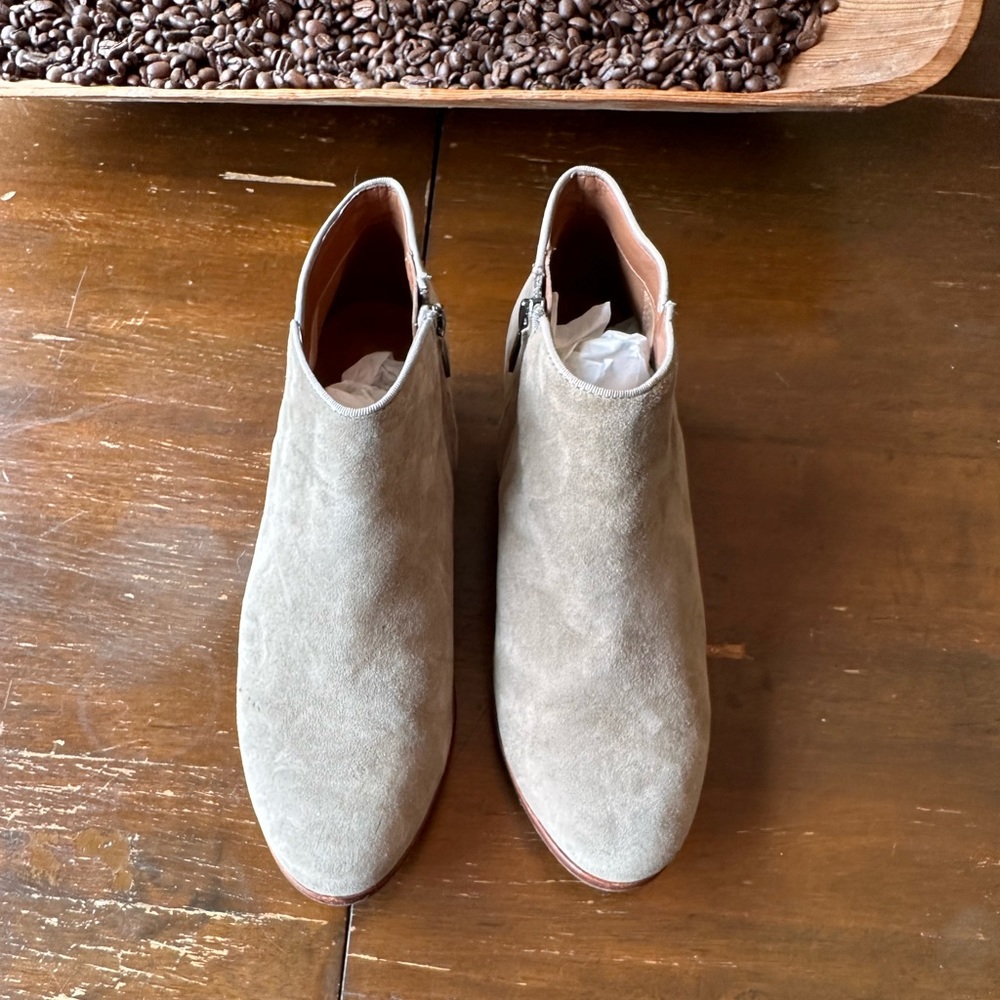 Sam Edelman size 8 suede booties tan/light beige.
